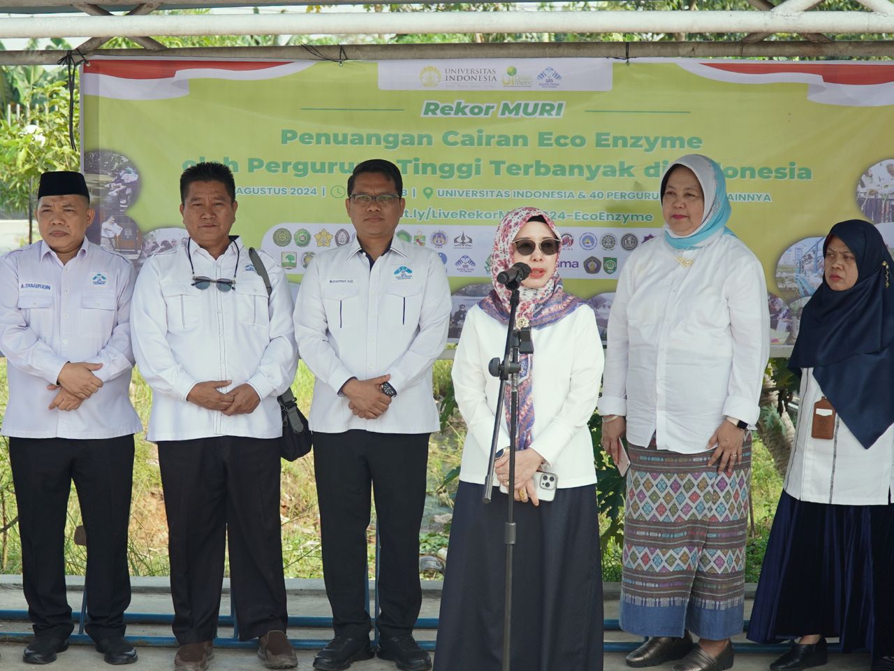 Wujudkan Kampus Hijau Berkelanjutan, UIN Raden Fatah Lakukan Penuangan Eco Enzyme Wujudkan Kampus Hijau Berkelanjutan, UIN Raden Fatah Lakukan Penuangan Eco Enzyme