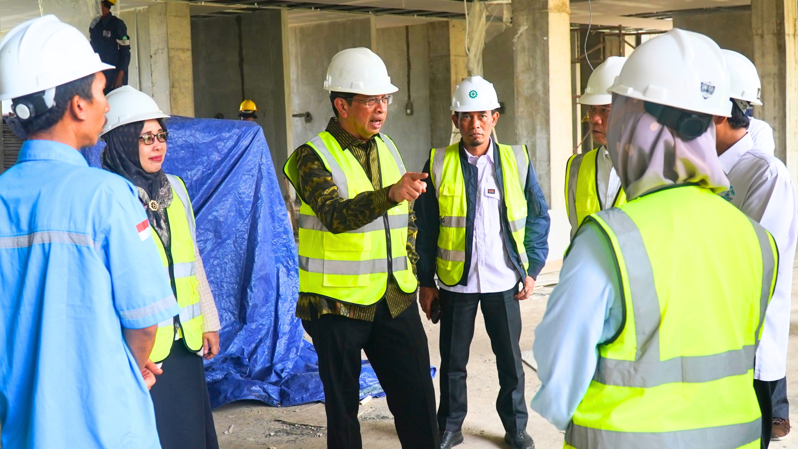 Irjen Kemenag RI Tinjau Pembanguan Gedung Sport dan Bisnis Center serta Gedung…