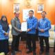 Panitia UIN Raden Fatah serahkan 41 berkas calon pimpinan akademik 2025-2029 kepada Rektor setelah proses verifikasi selesai dilakukan.