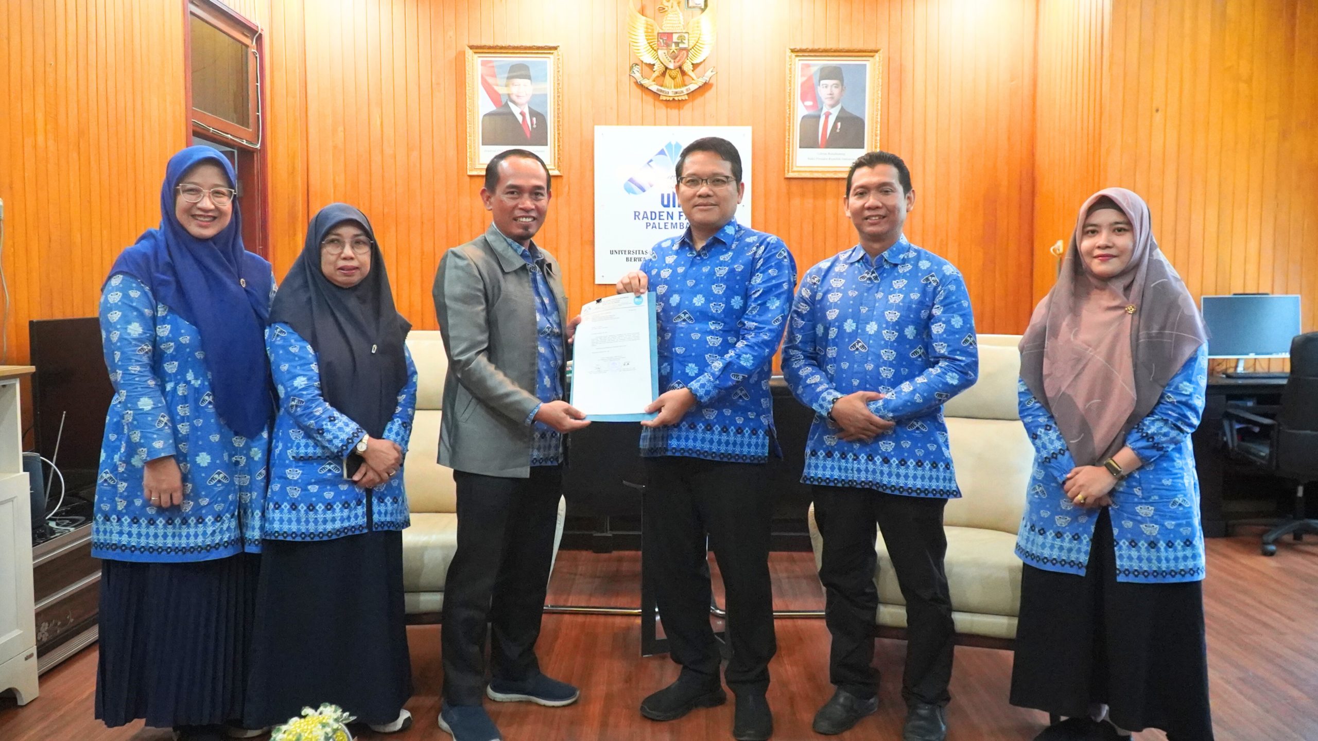 Panitia Penjaringan UIN Raden Fatah Serahkan Berkas Calon Wakil Rektor, Direktur Pascasarjana dan Dekan Periode 2025-2029 Panitia Penjaringan UIN Raden Fatah Serahkan Berkas Calon Wakil Rektor, Direktur Pascasarjana dan Dekan Periode 2025-2029
