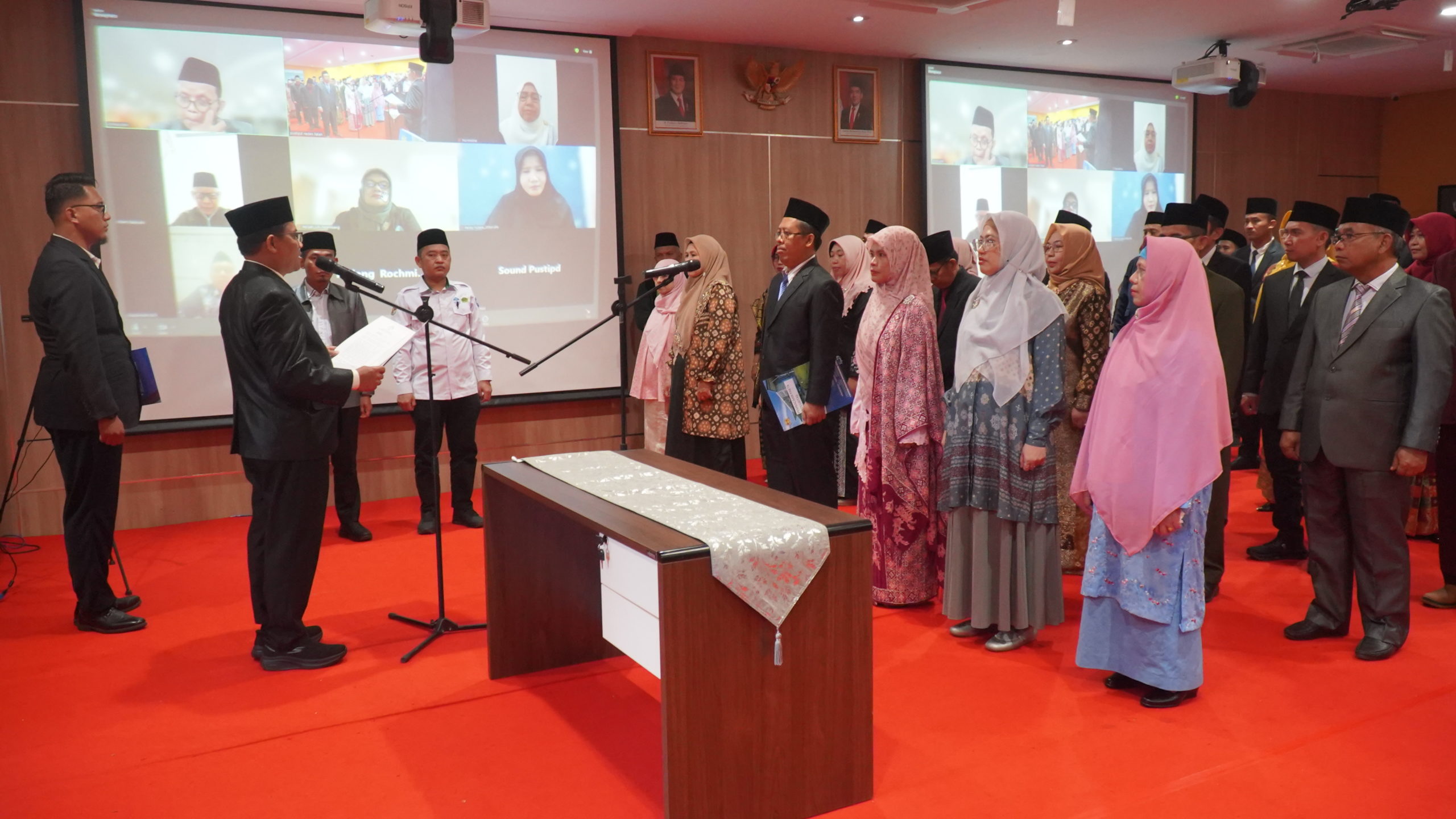 Rektor Lantik Pelaksana Akademik Perangkat Rektor UIN Raden Fatah Palembang Periode 2025-2029 Rektor Lantik Pelaksana Akademik Perangkat Rektor UIN Raden Fatah Palembang Periode 2025-2029