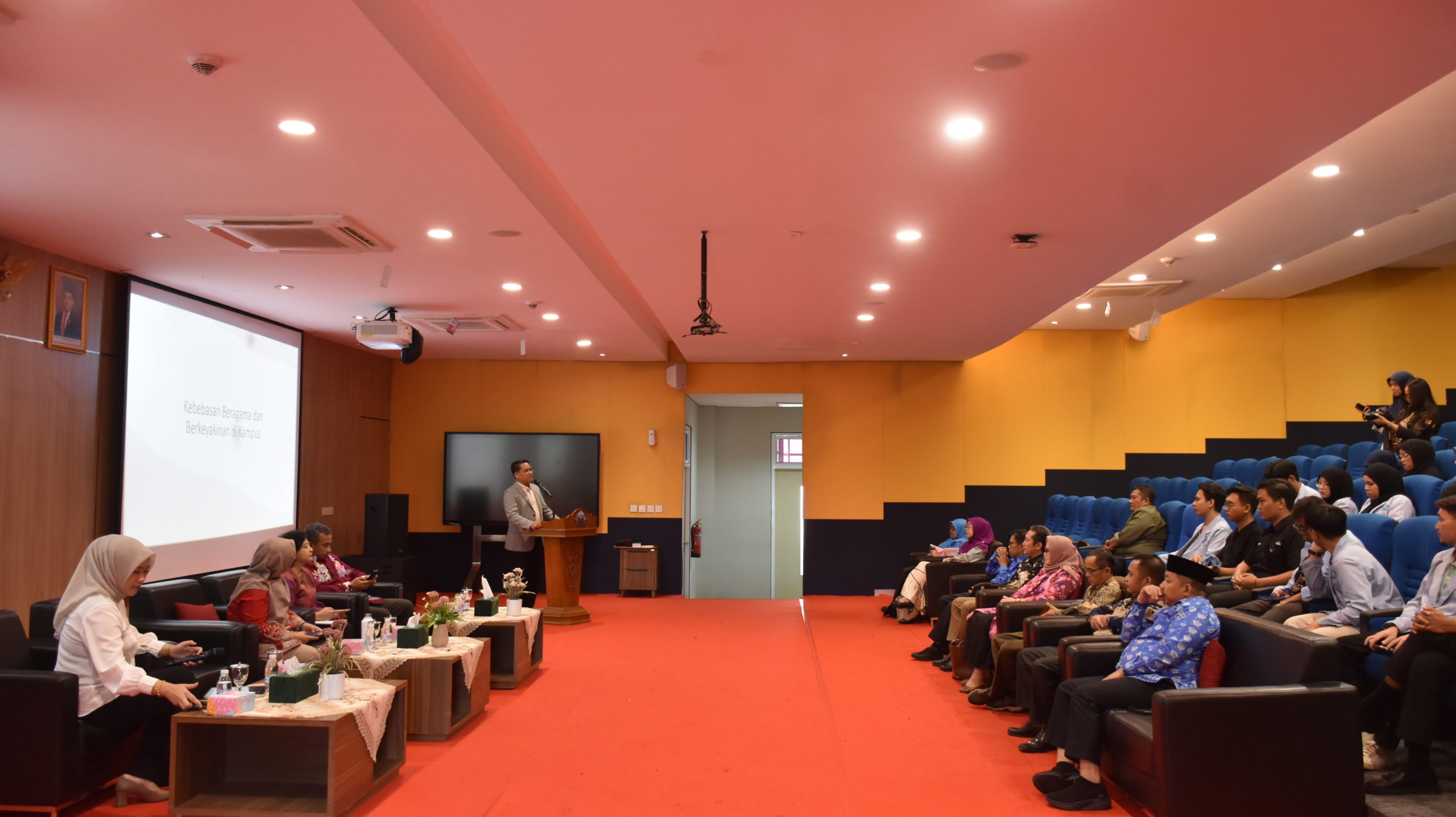 Komnas HAM Goes to UIN Raden Fatah Palembang: Merawat Kebebasan Beragama dan Berkeyakinan di Indonesia Komnas HAM Goes to UIN Raden Fatah Palembang: Merawat Kebebasan Beragama dan Berkeyakinan di Indonesia
