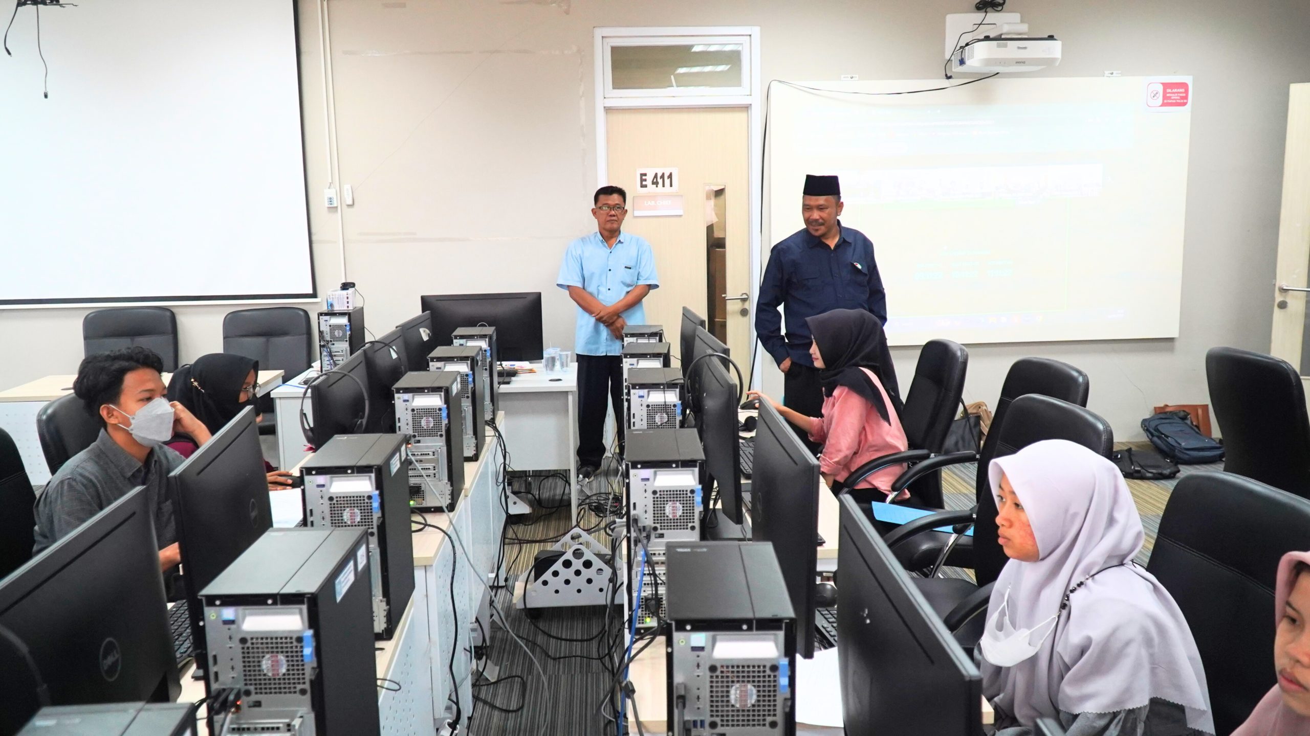 Ribuan Peserta Ikuti Pelaksanaan SSE UM-PTKIN UIN Raden Fatah Palembang Tahun 2025 Ribuan Peserta Ikuti Pelaksanaan SSE UM-PTKIN UIN Raden Fatah Palembang Tahun 2025
