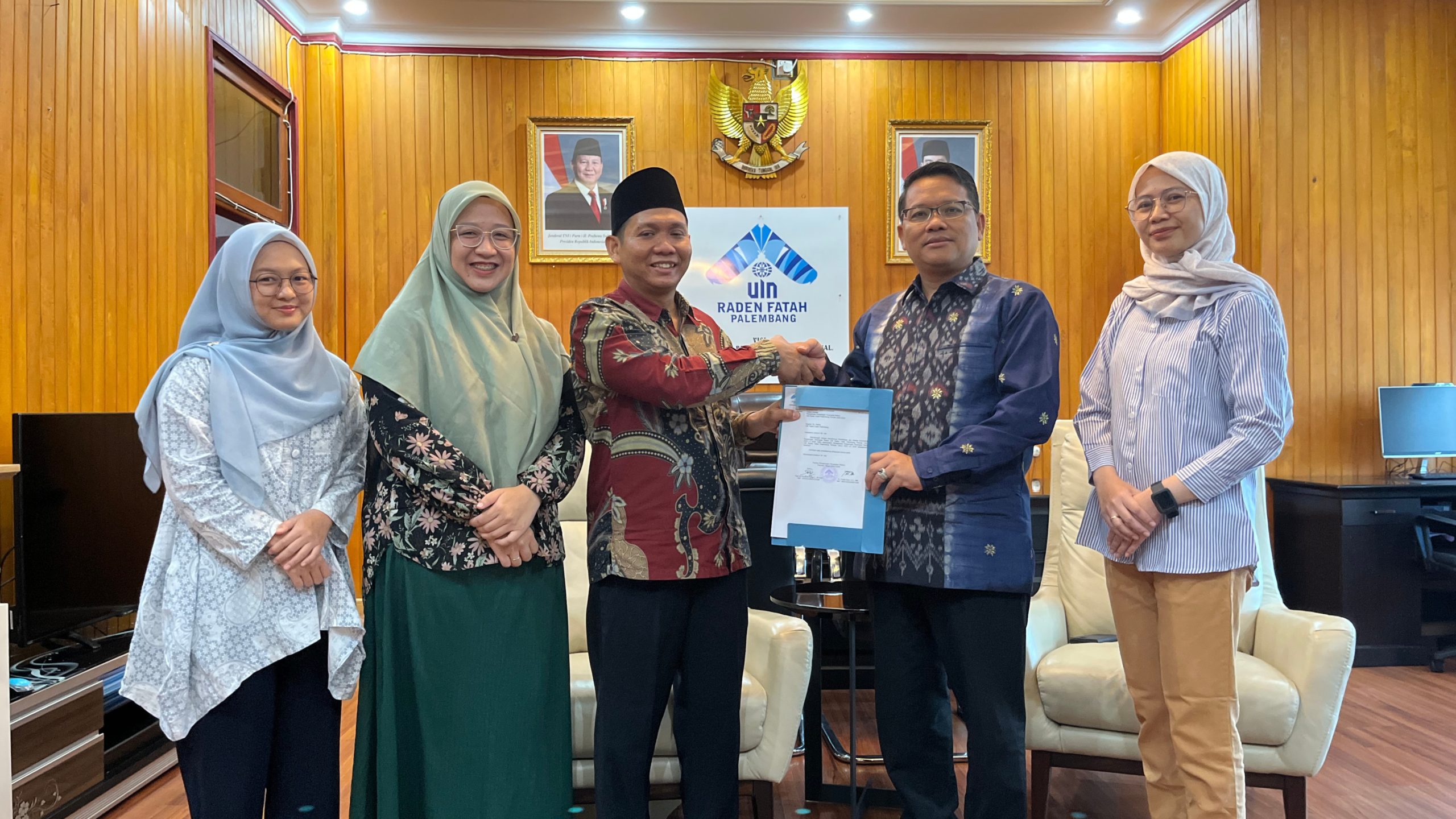 Panitia Penjaringan Serahkan Berkas Calon Pelaksana Akademik Perangkat Rektor Periode 2025-2029 Panitia Penjaringan Serahkan Berkas Calon Pelaksana Akademik Perangkat Rektor Periode 2025-2029