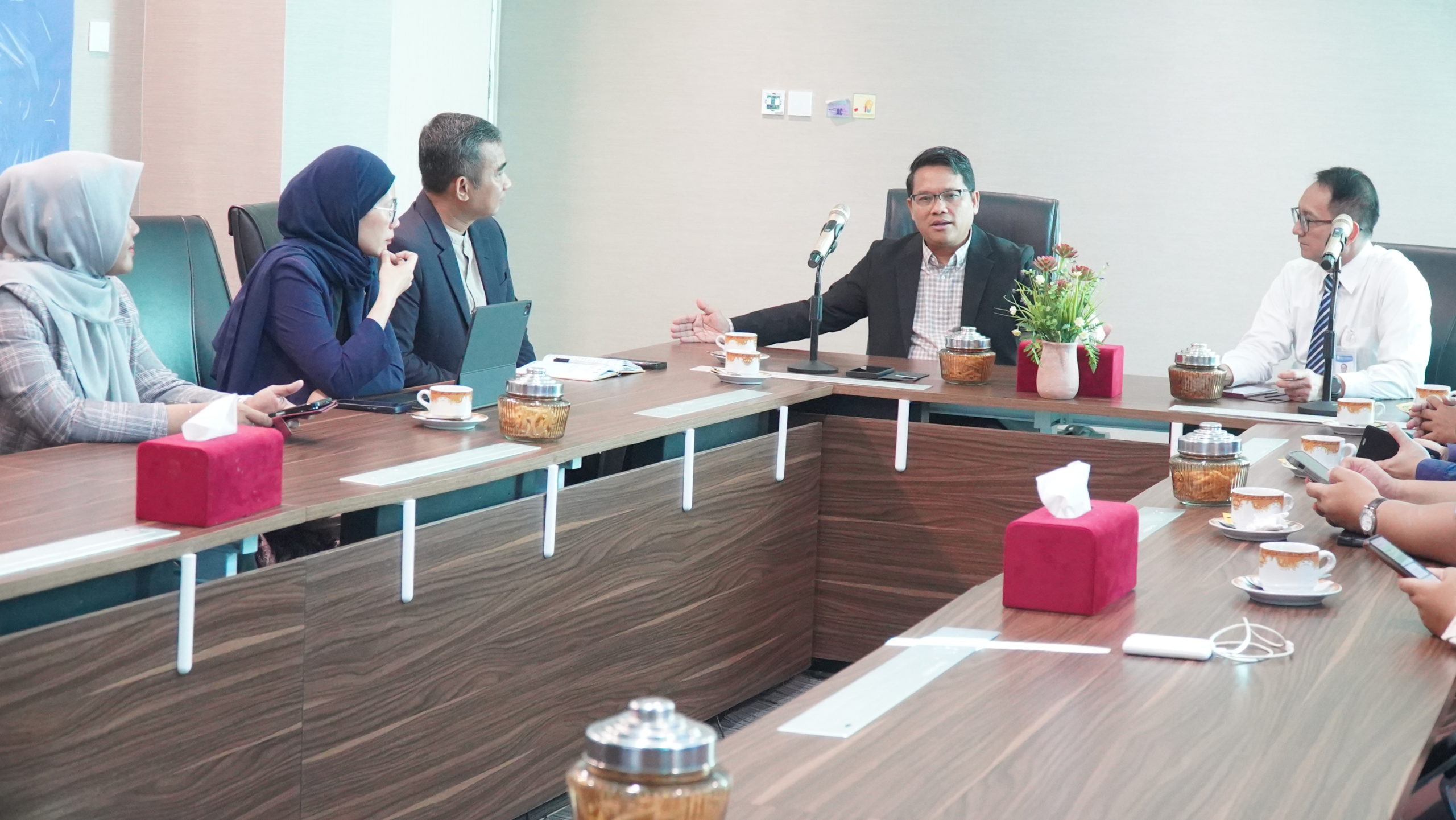 Audiensi UIN Raden Fatah dan BI: Perkuat Ekonomi Syariah, Kembangkan Zona Khas dan Sertifikasi Halal Audiensi UIN Raden Fatah dan BI: Perkuat Ekonomi Syariah, Kembangkan Zona Khas dan Sertifikasi Halal