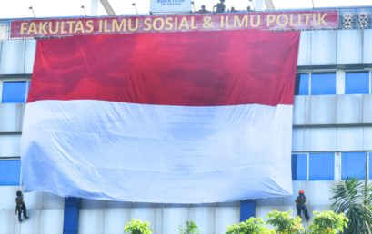 Teguhkan Semangat Kemerdekaan, UIN Raden Fatah Kembali Kibarkan Bendera Merah Putih Raksasa pada HUT RI ke-80