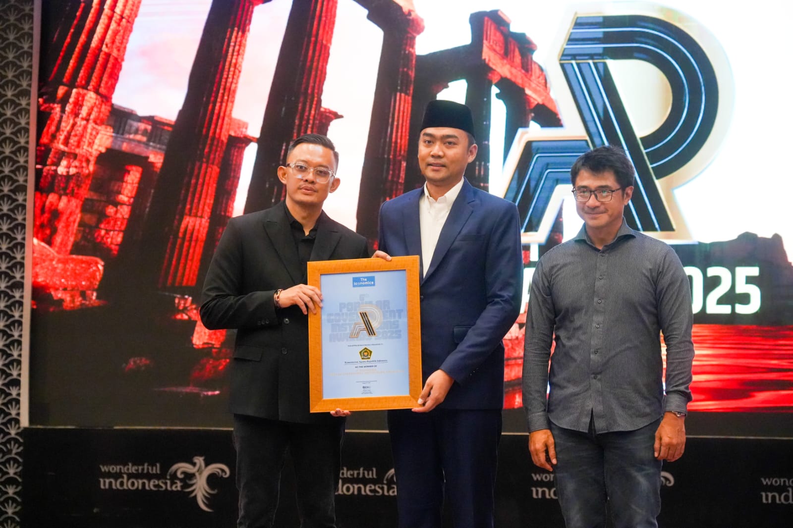 Kemenag Raih Popular Government Institutions Award 2025 Kemenag Raih Popular Government Institutions Award 2025